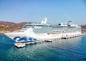 Arribo de cruceros a la Costa oaxaqueña deja una derrama de 55 mdp