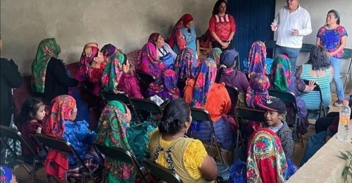 Artesanas de Quialana dispuestas a participar en la transformación política del PRI