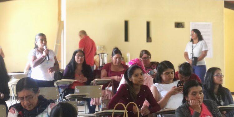 40 mujeres autoridades participaron en taller realizado en San Pedro y San Pablo Ayutla 