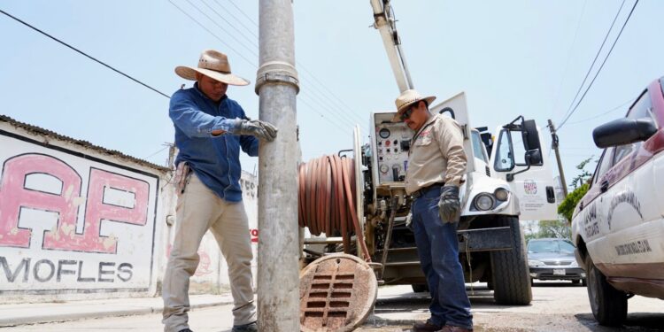 Continúa Soapa con acciones de desazolve en la capital oaxaqueña