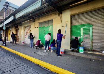 Embellece ciudadanía más calles del Centro Histórico de Oaxaca con Tequio Bienestar