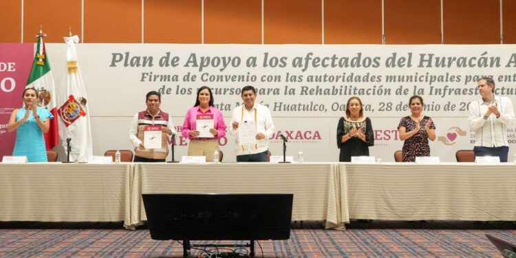Firman Gobierno de Oaxaca, Secretaría de Bienestar y municipios afectados por Agatha convenio para rehabilitar infraestructura