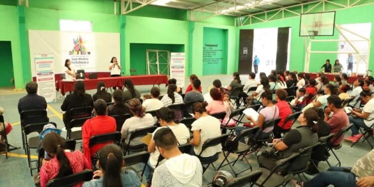 Orienta DIF Oaxaca a comités y población sobre nutrición adecuada y de calidad