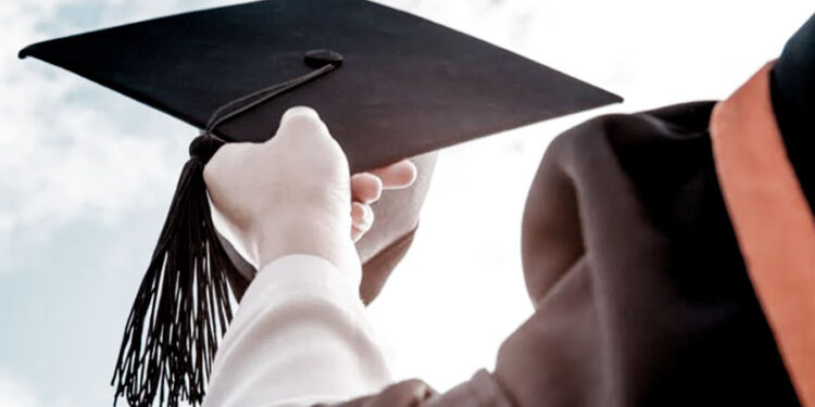 Alerta SEP sobre escuelas de nivel superior sin validez oficial