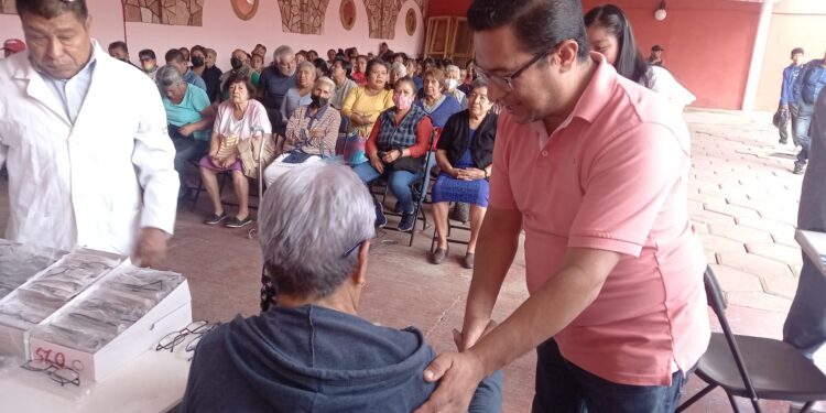 Un éxito Jornada de Donación de lentes para vista cansada en Xoxocotlán