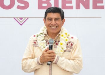 Anuncia Gobierno de Oaxaca construcción de caminos y recuperación del Centro de Salud en Acatlán de Pérez Figueroa