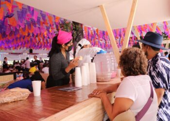 Baile y música se fusionan en el tianguis gastronómico Desde mis raíces con sus sabores