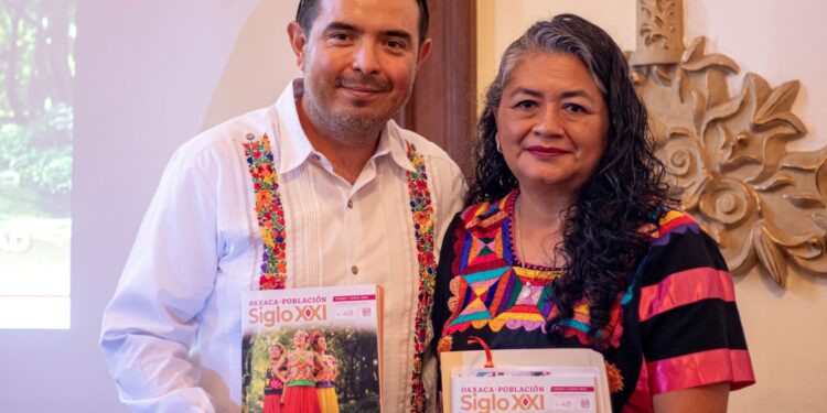 Presentan revista Oaxaca Población Siglo XXI con el tema Interculturalidad en Oaxaca
