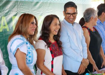 Egresan 326 jóvenes profesionistas de la UTVCO