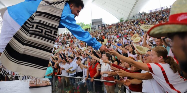 Vibra el alma de Oaxaca con sus 16 etnias y el pueblo afromexicano en la Guelaguetza 2023