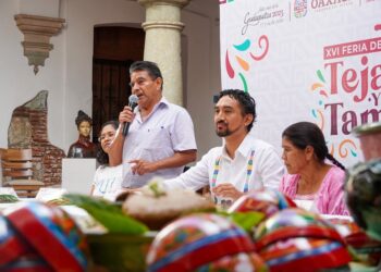 Tamales de mole, chichilo, amarillo, rajas, dulce y el tradicional tejate, manjares de Huayápam en la Guelaguetza