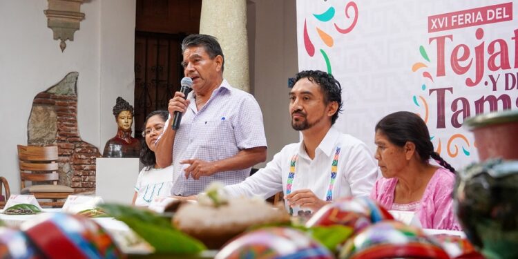 Tamales de mole, chichilo, amarillo, rajas, dulce y el tradicional tejate, manjares de Huayápam en la Guelaguetza