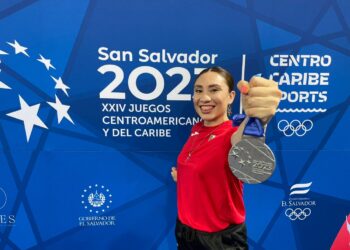 Karateca oaxaqueña Xhunashi Caballero aporta plata a México en Juegos Centroamericanos y del Caribe