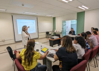 Capacitan a personal de Sefin en materia archivística