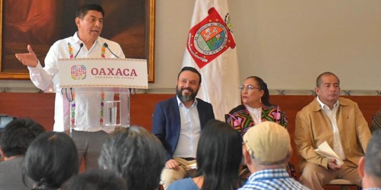 Atiende Gobierno del Estado a víctimas y familiares de fallecidos en accidente de Magdalena Peñasco