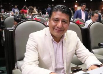 Los libros de texto son un apoyo didáctico para maestras y maestros; no hay que hacer juicios a priori. La educación debe priorizar la formación humanista en los diferentes contextos que se viven en nuestro país. Diputado Azael Santiago Chepi