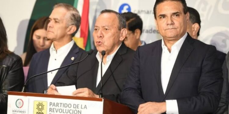 Frente Amplio por México ‘se desmorona’: PRD pausa relación con PRI y PAN tras primer filtro