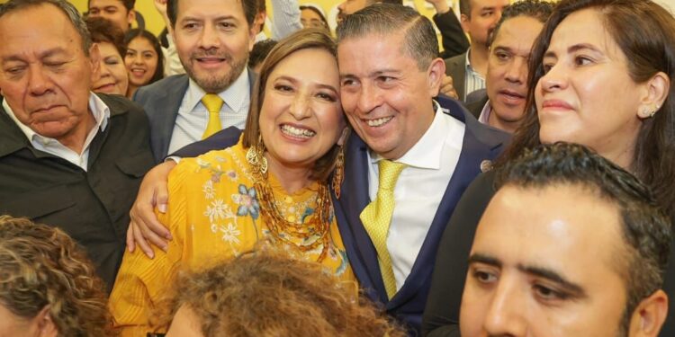 Abraza Xóchitl Gálvez solidaridad del PRD 