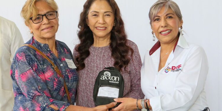 Suman esfuerzos DIF Oaxaca y Monte de Piedad para mejorar la salud de personas con discapacidad auditiva