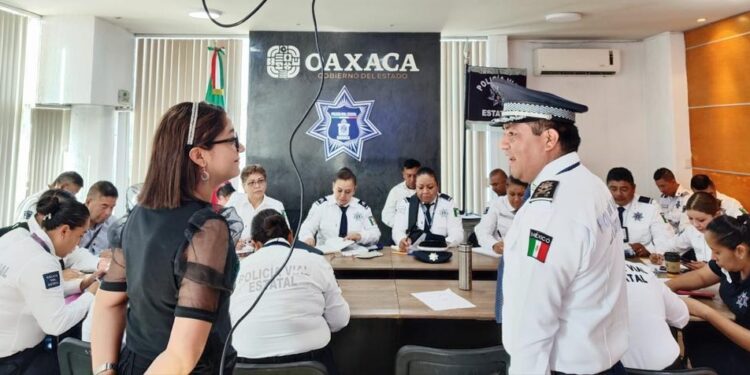 Capacitan a policías viales en materia de Justicia Cívica