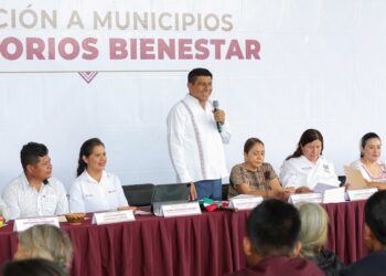 Ofrece Salomón Jara trabajo e inversiones para que Santa Lucía Miahuatlán despunte en desarrollo