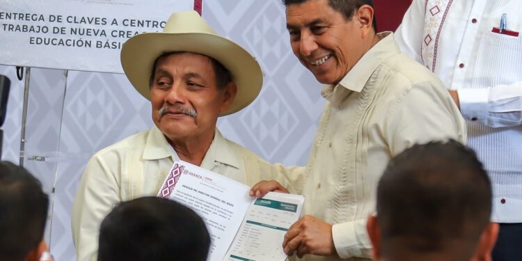 Gobierno, magisterio y sociedad, un gran frente a favor de la educación de Oaxaca: Salomón Jara Cruz