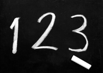 Suspende IEEPO 69 escuelas particulares por incumplir normas administrativas