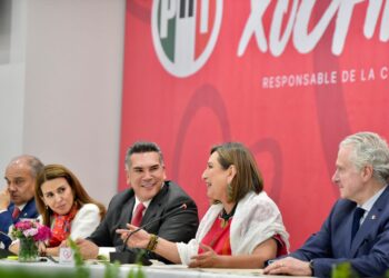 RECIBEN A XÓCHITL GOBERNADORES PRIISTAS DE TODO EL PAÍS
