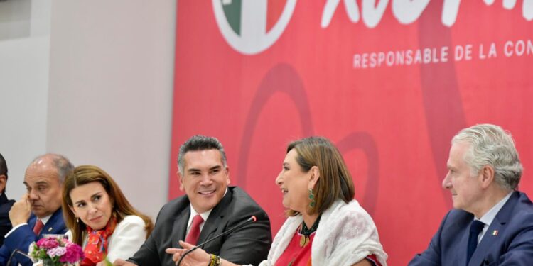 RECIBEN A XÓCHITL GOBERNADORES PRIISTAS DE TODO EL PAÍS