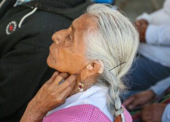 Habitantes de Valles Centrales, Costa e Istmo reciben de manera directa auxiliares auditivos y prótesis oculares