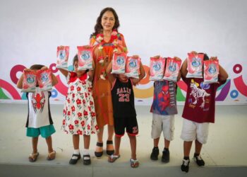 El pueblo de Mixtepec recibe del DIF Oaxaca apoyos para su bienestar