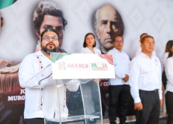 Demuestran dependencias del Gobierno del Estado respeto a la enseña tricolor