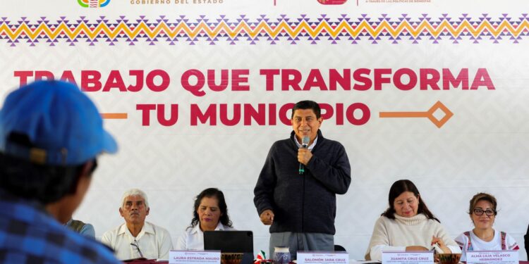 Trabajo directo y sin intermediarios entre municipios, el nuevo modelo de Gobierno, destaca Salomón Jara en Santo Domingo Xagacía