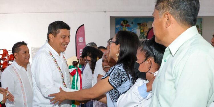 Con millonaria inversión en salud, caminos y cultura, llega el desarrollo a Zimatlán de Álvarez