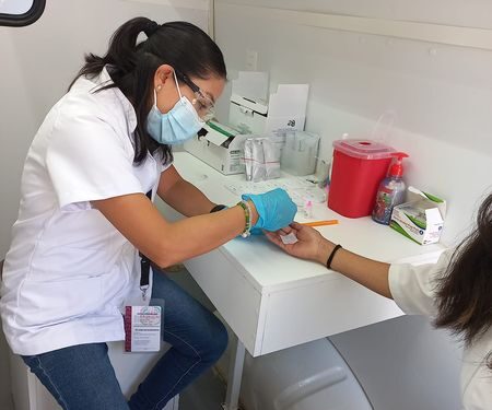 Orientan Coesida y UABJO a estudiantado sobre salud sexual con responsabilidad