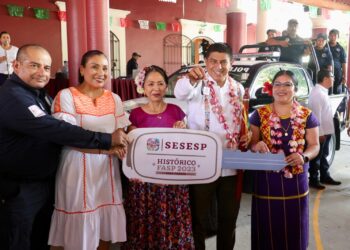 Lleva Salomón Jara acciones concretas para el bienestar de San Miguel Chimalapa