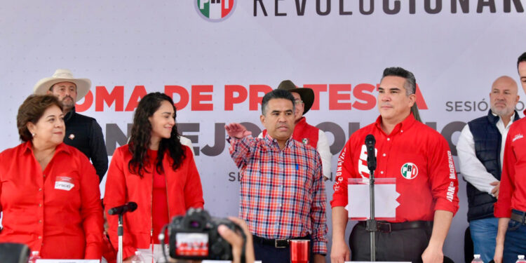 APOYAR CON TODO A XÓCHITL, PIDE ALEJANDRO MORENO A PRIISTAS DE QUERÉTARO