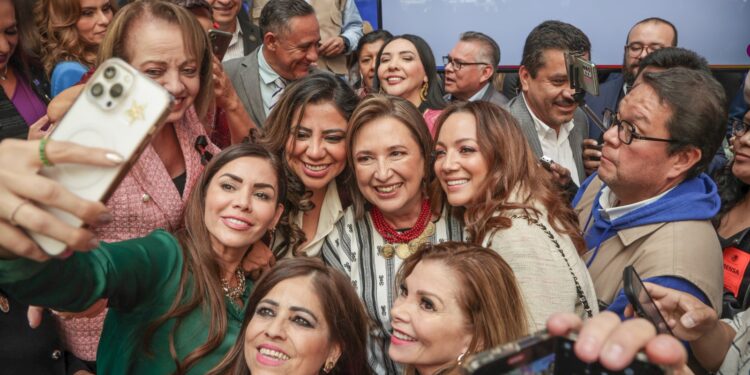  PRESENTA XÓCHITL GÁLVEZ PRESUPUESTO ALTERNO EN BENEFICO DEL PAÍS