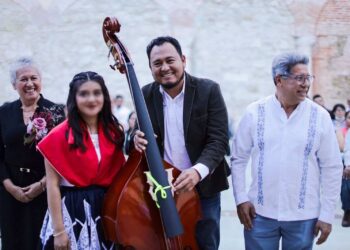 Recibe Orquesta Sinfónica Infantil y Juvenil del IEEPO nuevos instrumentos y uniformes