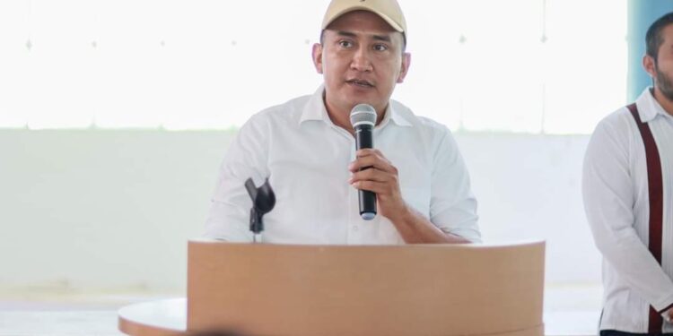 Hacer oír su voz en la toma de decisiones que afectan el futuro del país, pide Nino Morales a jovenes de la UABJO