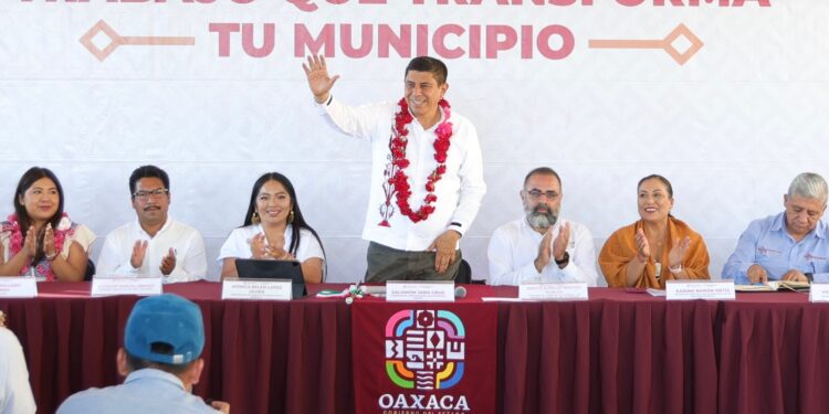 Impulsa Jara Cruz construcción de caminos y el campo en Coxcaltepec Cántaros