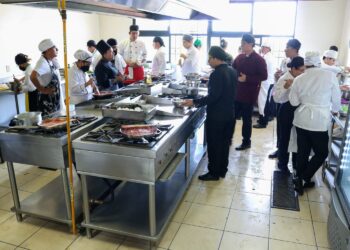 Inician clases presenciales más de mil 500 estudiantes de la UTVCO