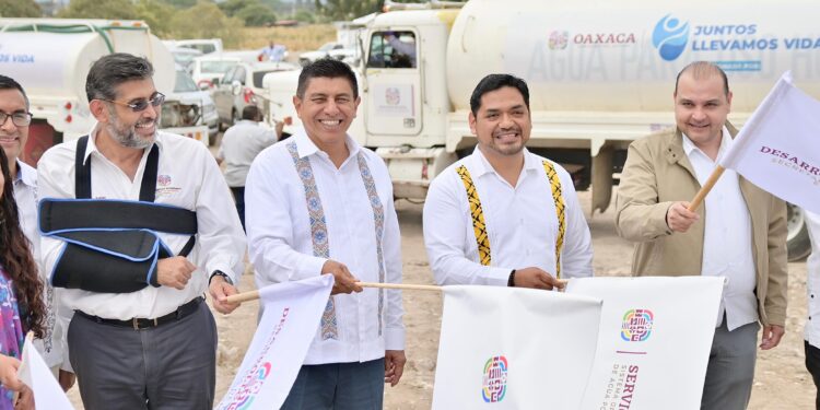 Arranca Gobierno estatal Juntos Llevamos Vida, distribución de agua potable para las familias oaxaqueñas
