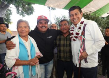 El Gobierno del pueblo invierte en infraestructura educativa y atiende rezagos sociales en Santa María Camotlán