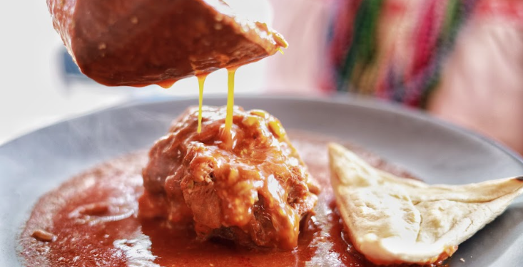 Festejan en la capital la cultura culinaria ancestral de la Mixteca con el Festival del Mole de caderas