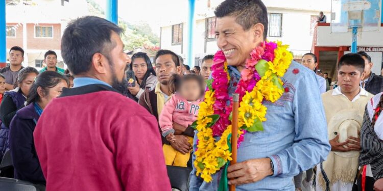 Atiende Gobierno de Oaxaca necesidades en Santiago Texcalcingo