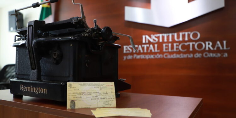 Conmemoran en el IEEPCO 70 aniversario del Voto de las Mujeres en México; recrean trámite de la expedición de la “credencial permanente de elector” 