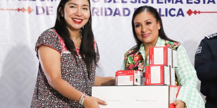 Entrega SESESP equipo de cómputo y videovigilancia a la DEMA