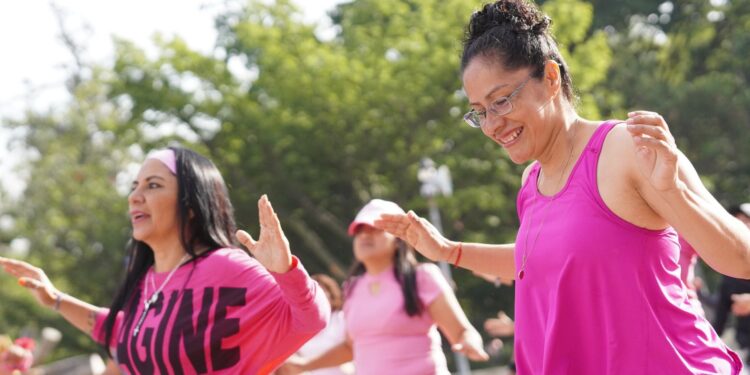 Realiza SSO Bailatón Rosa para promover la adopción de estilos de vida activo y saludable