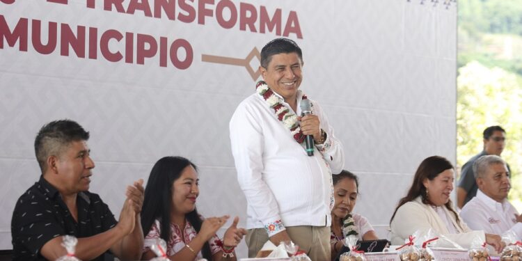 Lleva Salomón Jara Estrategia Trabajo que Transforma tu Municipio con recursos por 8.1 mdp a Santa María Yavesía